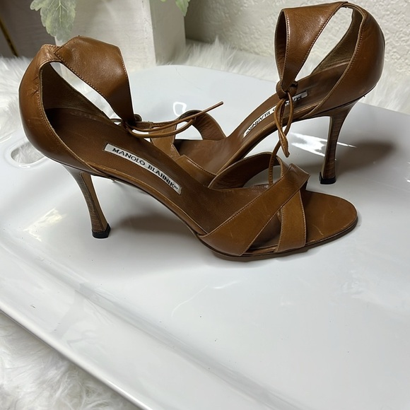 Manolo Blahnik Brown Leather Women's Heels - Picture 3 of 13